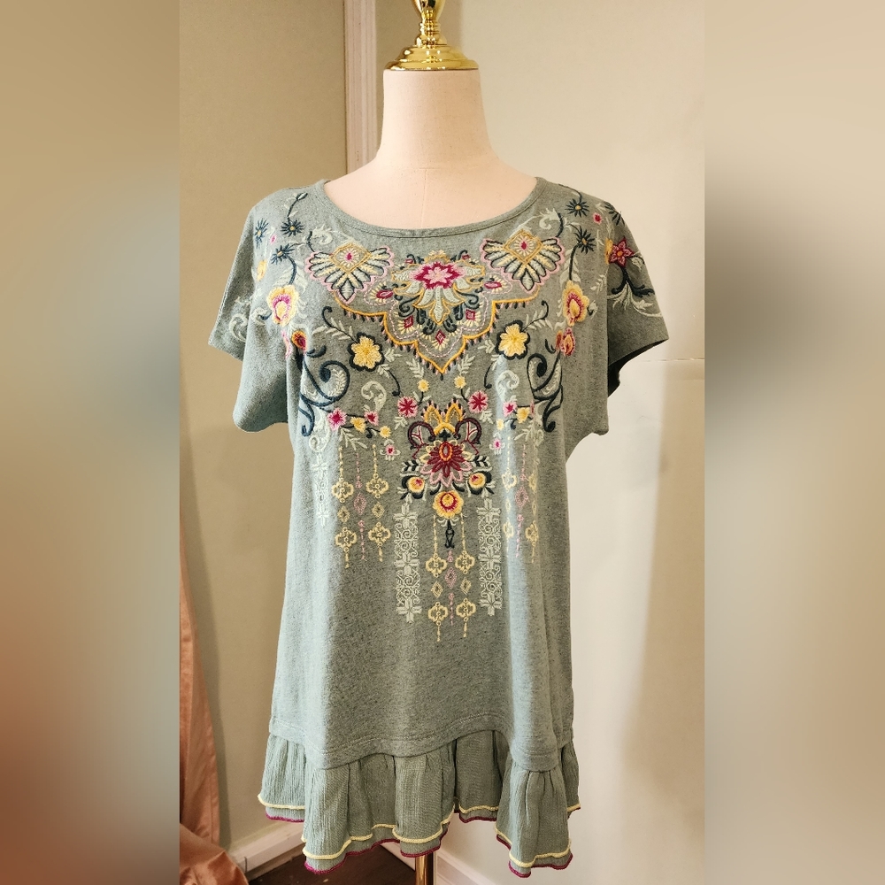 Soft Surroundings medium Embroidered ruffle hem short sleeve cotton shirt